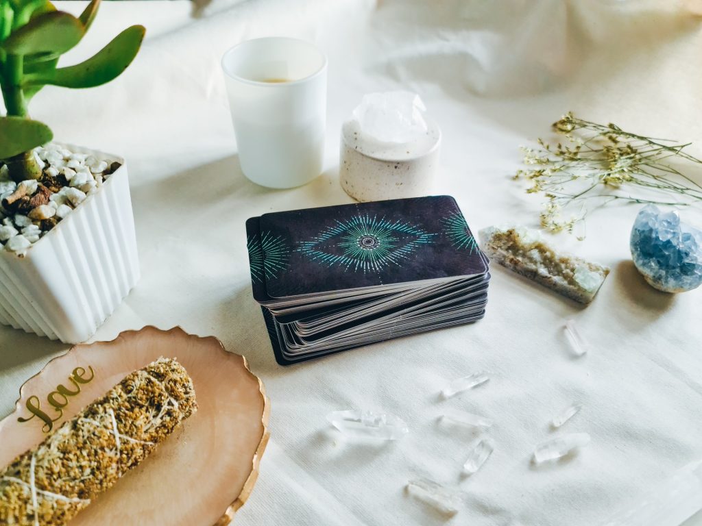 ORACLE READING BY THE HEALING HIVE
